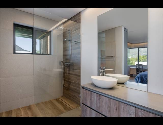 5 BEDROOM HOUSE FOR SALE IN PEARL VALLEY GOLF & COUNTRY ESTATE